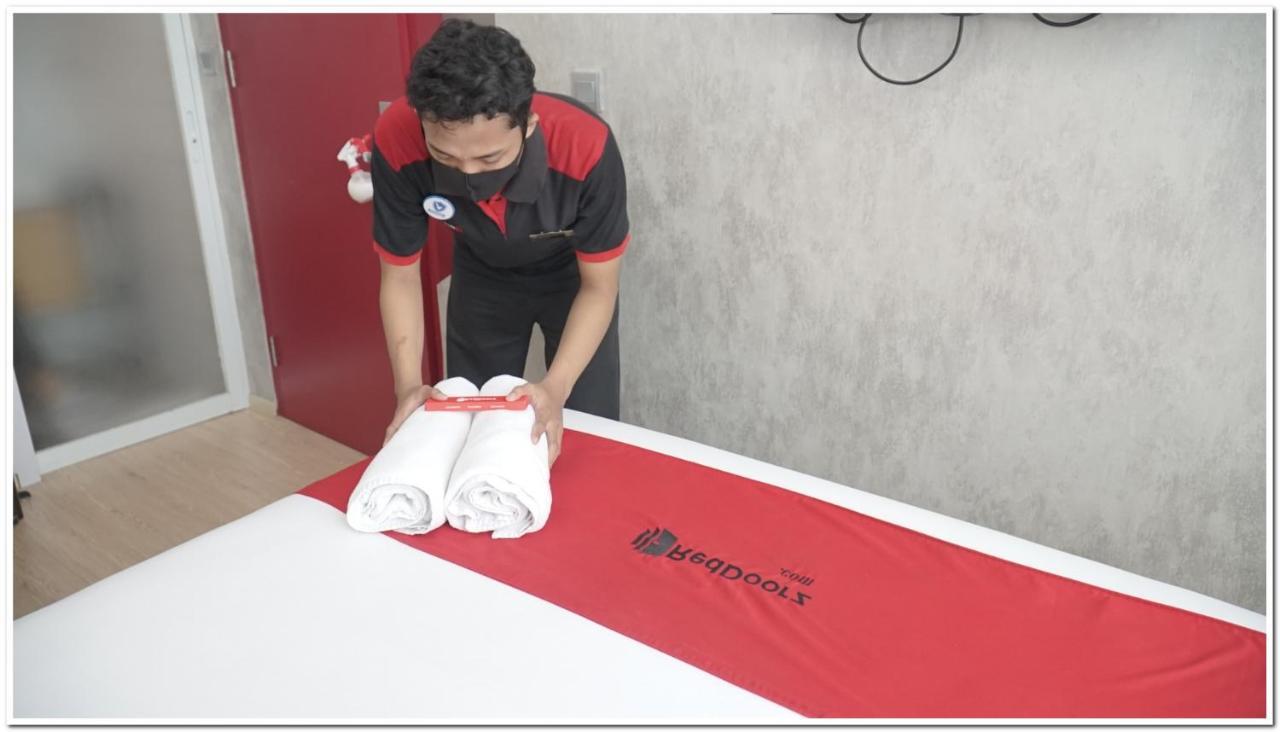 Reddoorz Plus @ Purwosari Solo Dış mekan fotoğraf