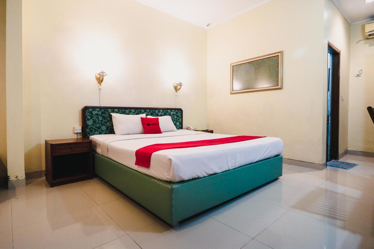 Reddoorz Plus @ Purwosari Solo Dış mekan fotoğraf