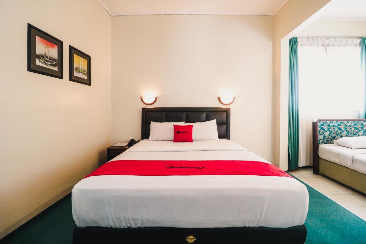 Reddoorz Plus @ Purwosari Solo Dış mekan fotoğraf