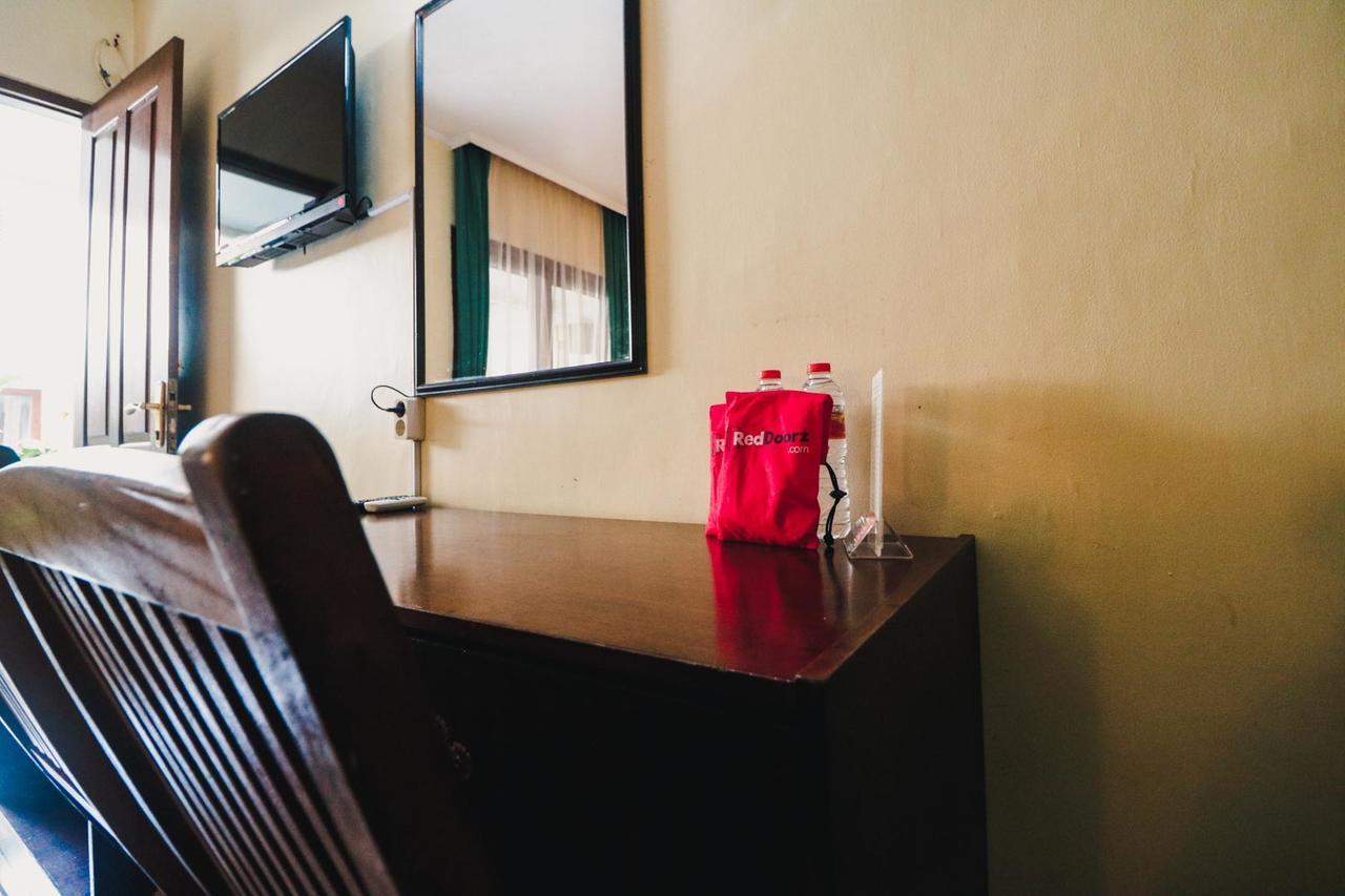 Reddoorz Plus @ Purwosari Solo Dış mekan fotoğraf