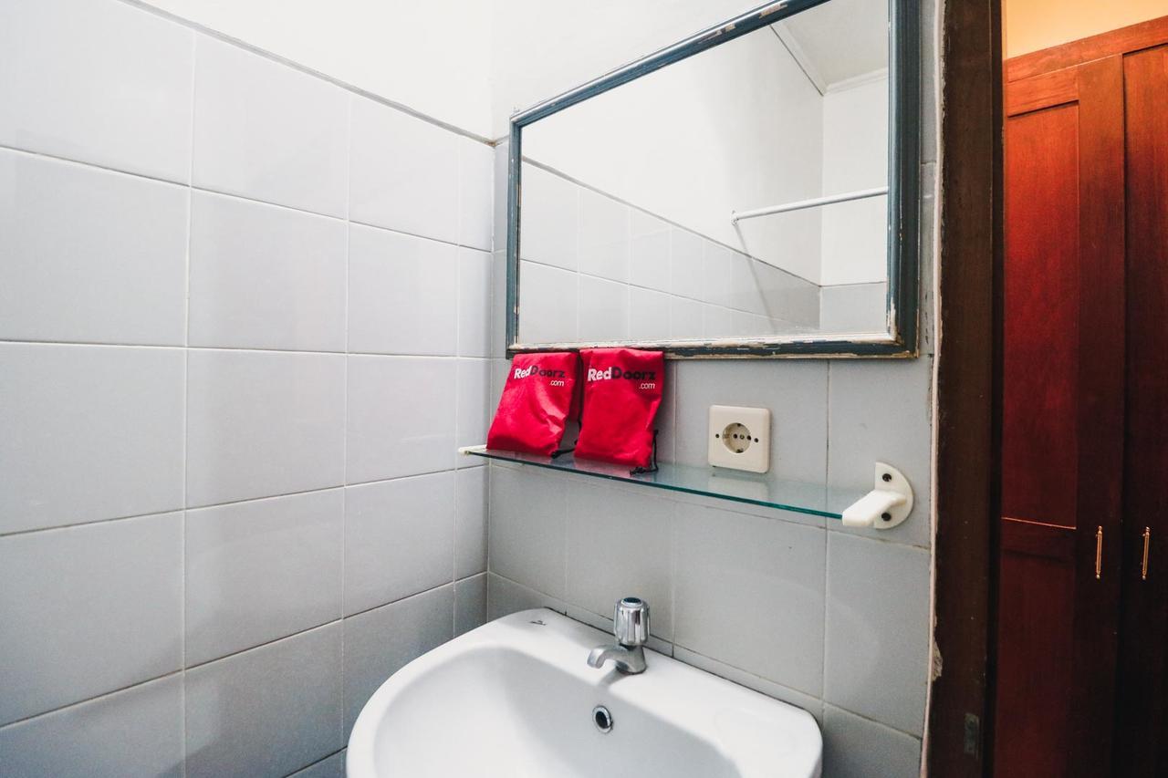 Reddoorz Plus @ Purwosari Solo Dış mekan fotoğraf