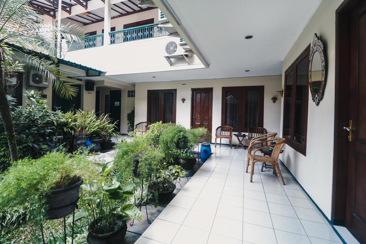 Reddoorz Plus @ Purwosari Solo Dış mekan fotoğraf