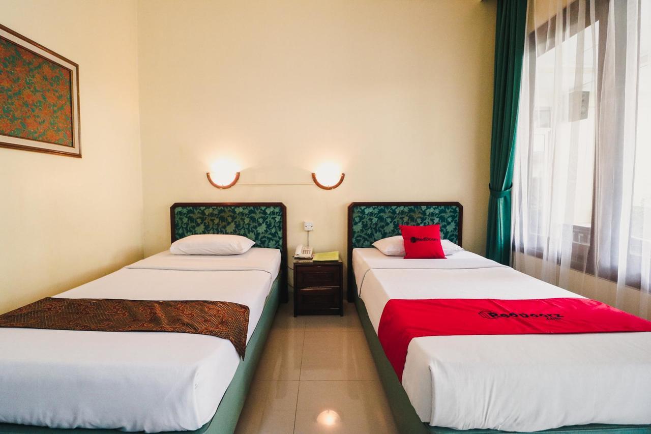 Reddoorz Plus @ Purwosari Solo Dış mekan fotoğraf