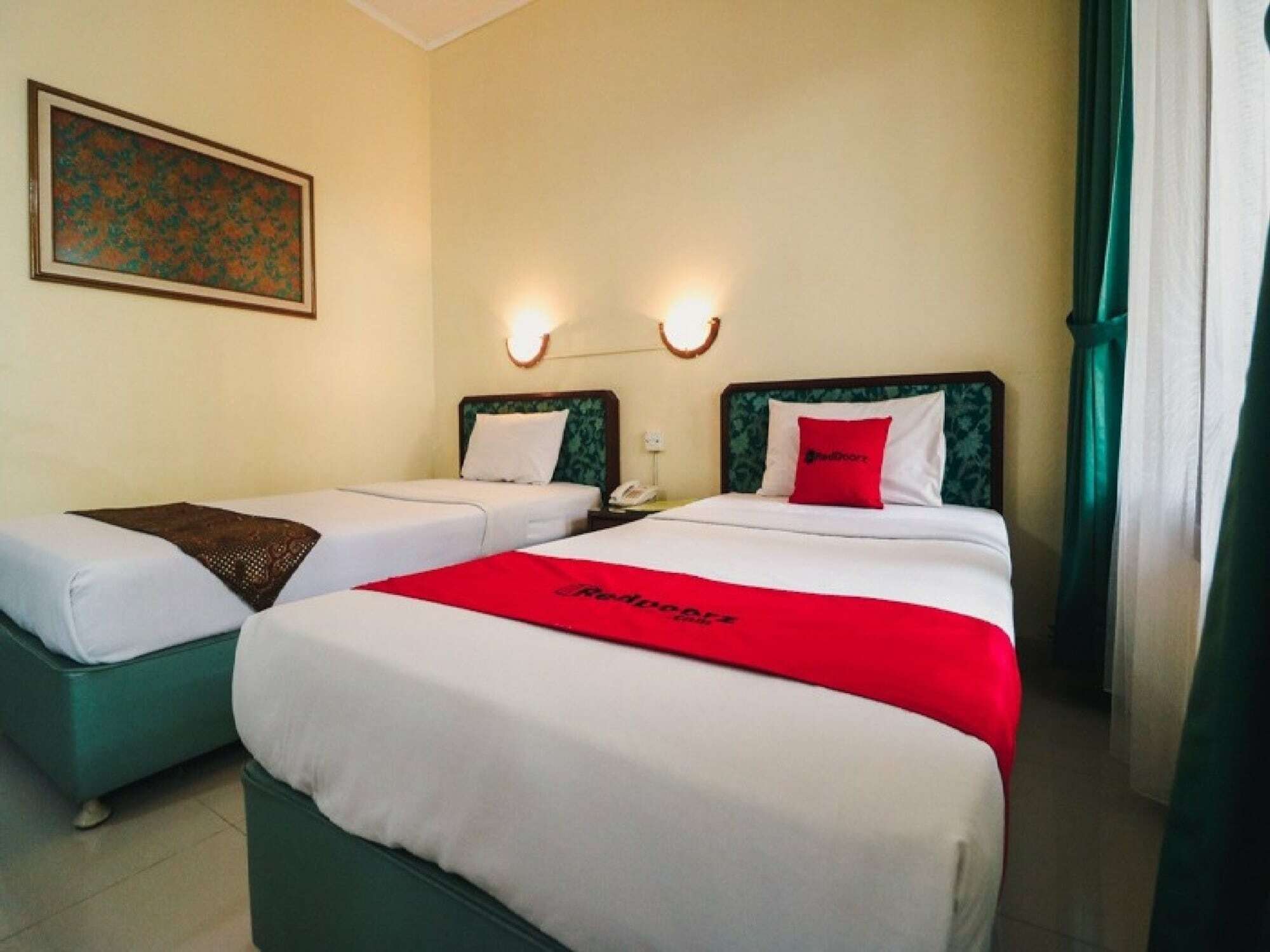 Reddoorz Plus @ Purwosari Solo Dış mekan fotoğraf