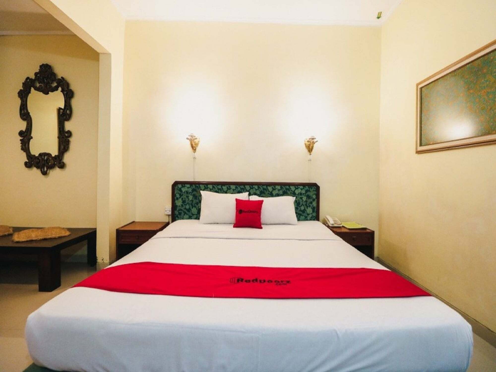 Reddoorz Plus @ Purwosari Solo Dış mekan fotoğraf